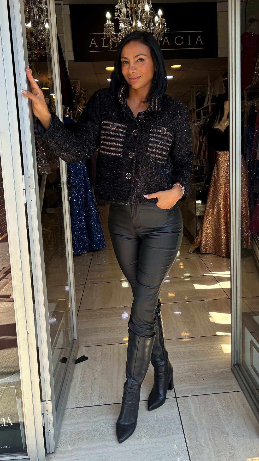 CHAQUETA EMMA NEGRA CORTA
