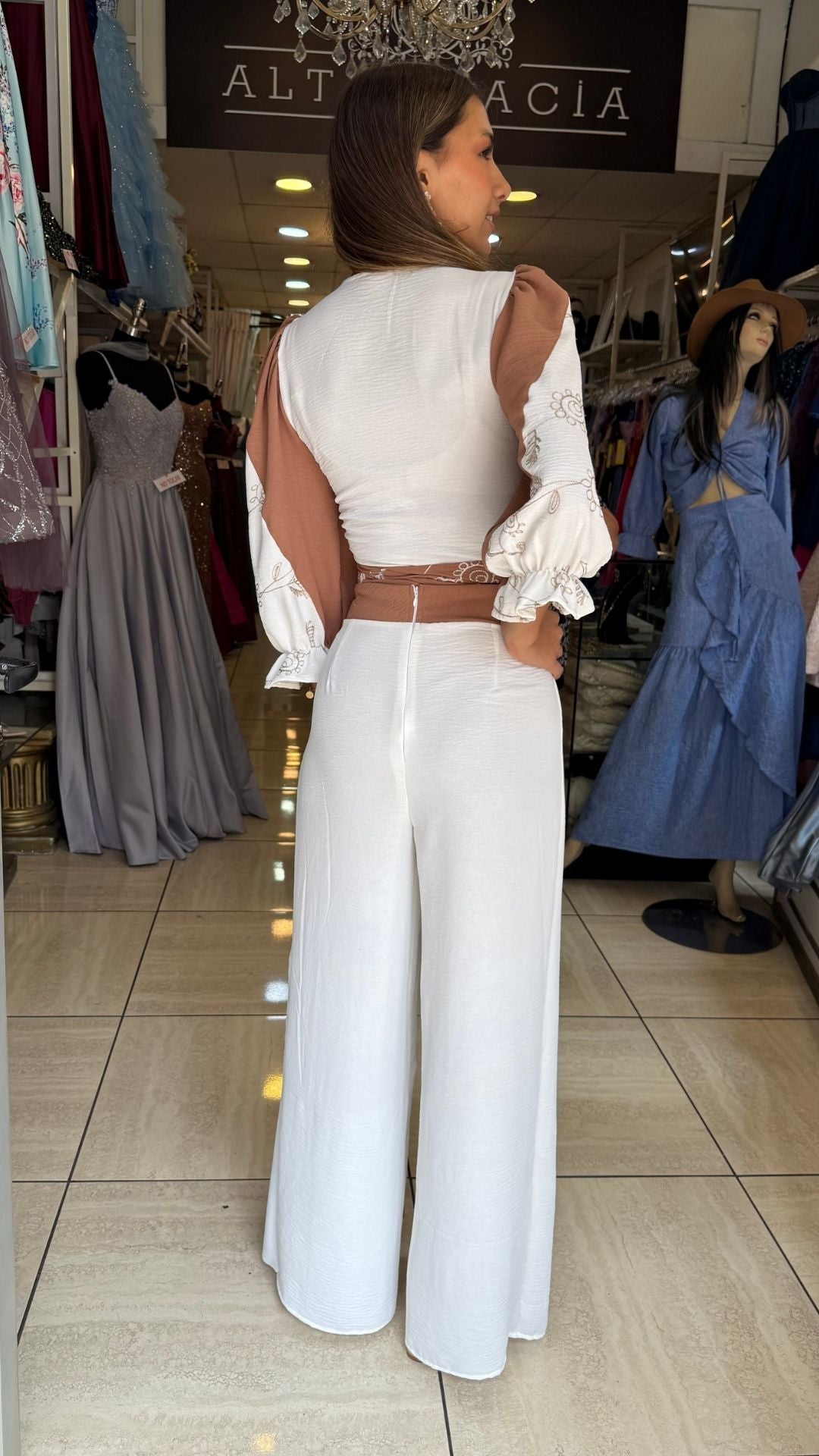 CONJUNTO BELLA BLANCO/CAFE